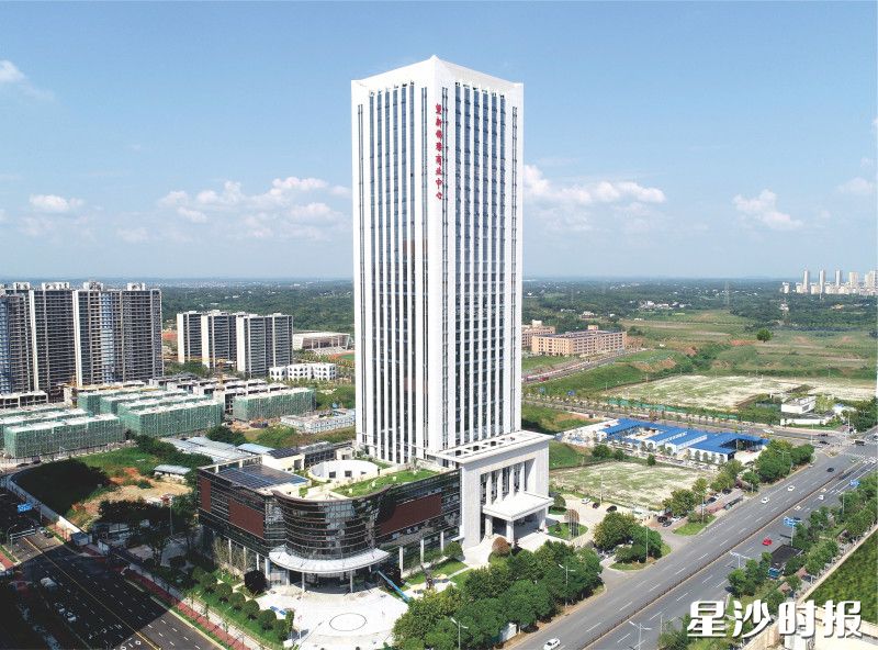 望新锦璨商业中心项目成功获评“国家优质工程奖”。星沙街道供图