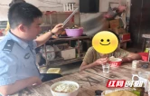 警察日夜奋战找回迷路老人 