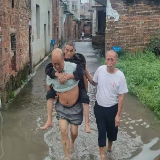 千里返乡送锦旗！嘉禾县乌塘村村干部防汛逆行暖民心