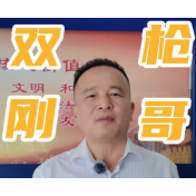 时光里的班主任①｜35年班主任，“双枪刚哥”这样躬身示范