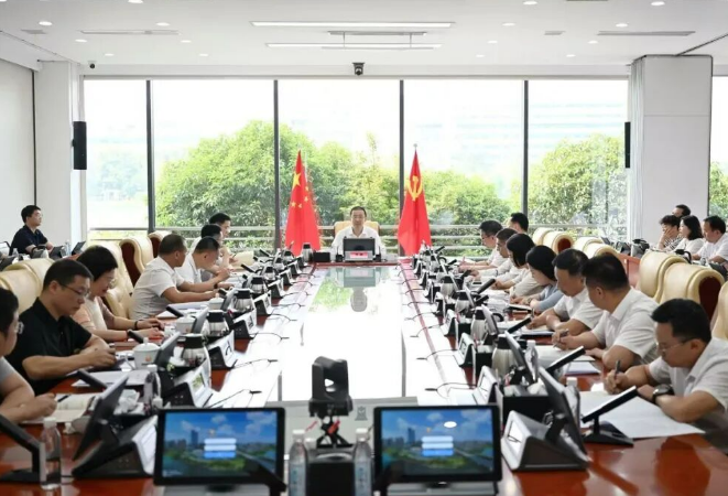 湖南湘江新区党工委理论学习中心组开展集体学习