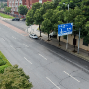 4车道被“挤”成单车道？解决了！