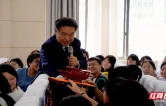 全国老兵宣讲团成员郑宏彪走进衡阳县三中开展红色党史宣讲