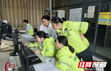 不囿于校园讲堂 看湘西高速上的别样“师者”