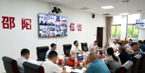 龚红果在市人民来访接待服务中心坐班接访