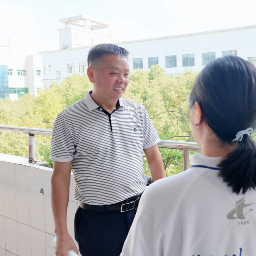 师者如光 | 李明红：三尺讲台守初心 卅六春秋育英才