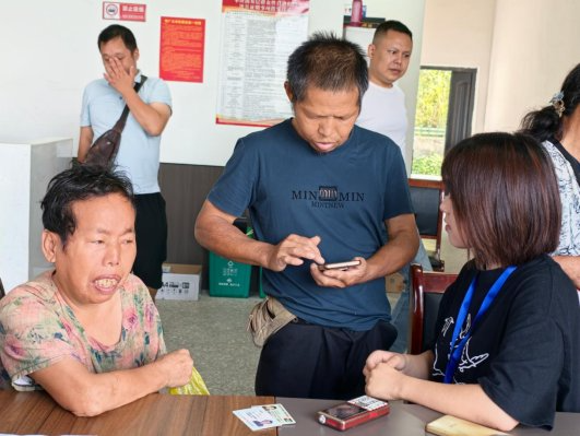 便民服务零距——市人社局扎实推进电子社保卡申领工作