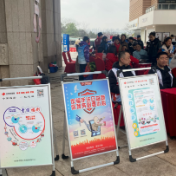 株洲福彩亮相学雷锋志愿服务启动仪式,公益展位暖心服务市民