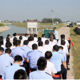 堤坝当课堂 车间变考场——华容56名新任副科级干部一线“淬火”