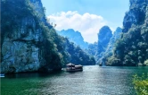 秋日宝峰湖｜一湖秋水，铺展张家界山水画卷