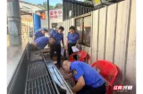 湘潭城管持续发力 现场督办餐饮油烟突出问题