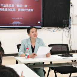 师者如光 | 叶丽娟：三尺讲台上的“三种角色”