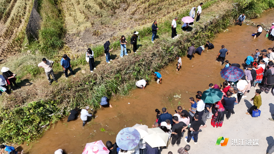 稻香漫瑶寨，丰收季节话振兴