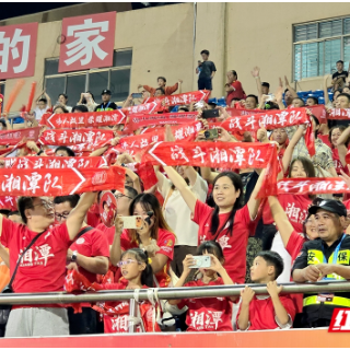 组图丨“湘超”湘潭队VS湘西队赛场精彩纷呈