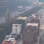 京港澳高速湖南一路段车辆自燃,南下方向需绕行→