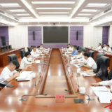 谢卫江主持召开座谈会向企业家代表征求市第九次党代会报告意见