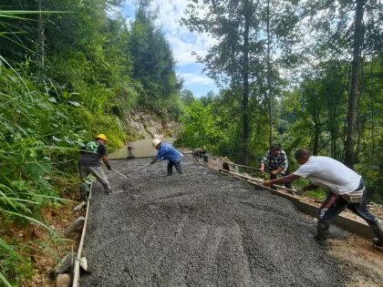 桑植县陈家河镇：张家村村硬化道路连民心 民生福祉踏路来