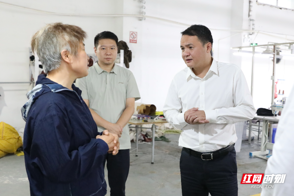 9.11李雄督导鞋服箱包企业消防安全隐患整改工作.png