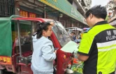 拒绝非标三、四轮车 北塔交警宣传进市场护平安