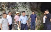 省第三生态环境保护督察组下沉安化督导溶洞垃圾污染整治工作