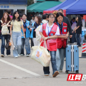 行李落公交 温暖不掉线——永州职业技术学院迎新一线快速联动帮新生寻回失物