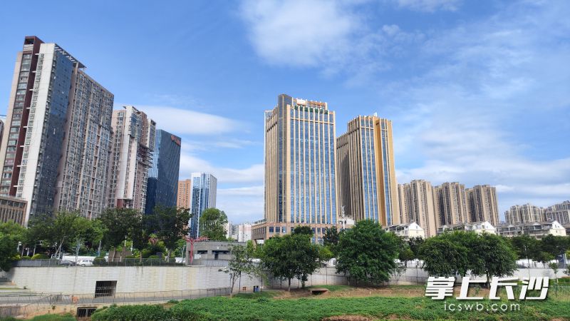 湖南明确提出要“加快‘好房子’建设”，并鼓励各地给予容积率奖励、住房公积金贷款提额等支持。