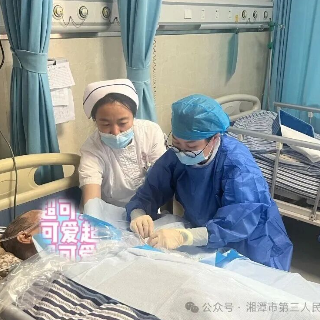 湘潭医卫职院附属医院静疗小组为88岁急性脑梗患者实行中长导管置入术