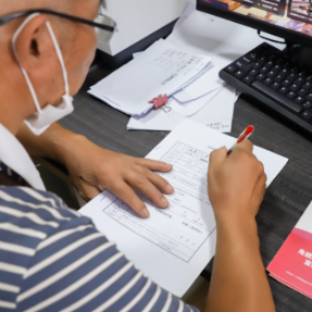 49岁衡阳男子离世，捐献眼角膜和遗体！老兵父亲含泪签字