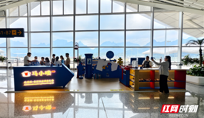 旅游文创落地空港 武陵源“马小喽”机场形象店运营