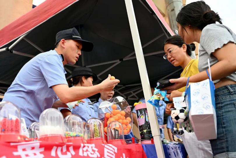借力“湘超”人气 湘潭公安把反诈课堂搬到绿茵场