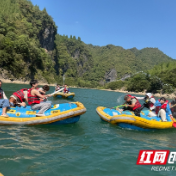 张家界市中心血站开展机采血小板献血者茅岩河漂流联谊活动