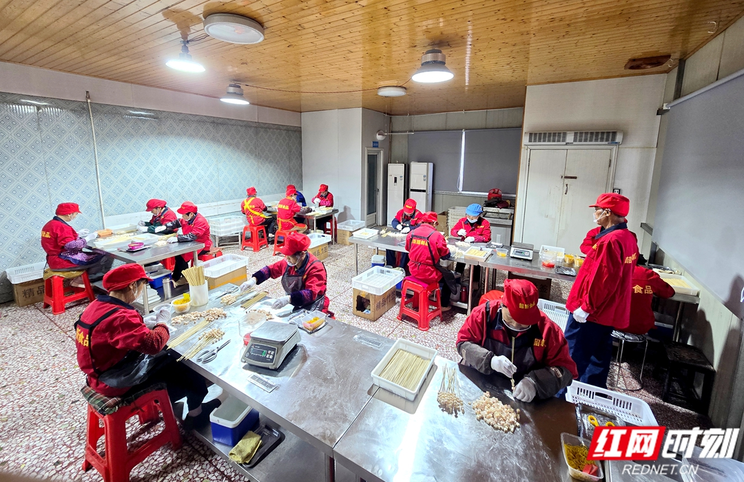 喻合军：单腿踏平坎坷路 爱心洒满石屏山