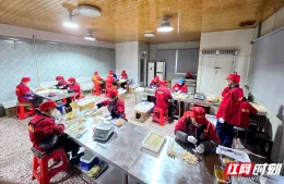 喻合军：单腿踏平坎坷路 爱心洒满石屏山