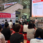 脖子上摸到“小疙瘩”，要紧吗？专家：持续无痛性增大别忽视