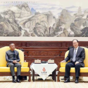 毛伟明会见马达加斯加总理