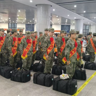 青春赴戎装 高铁送兵行——岳阳东站圆满完成新兵运输保障任务
