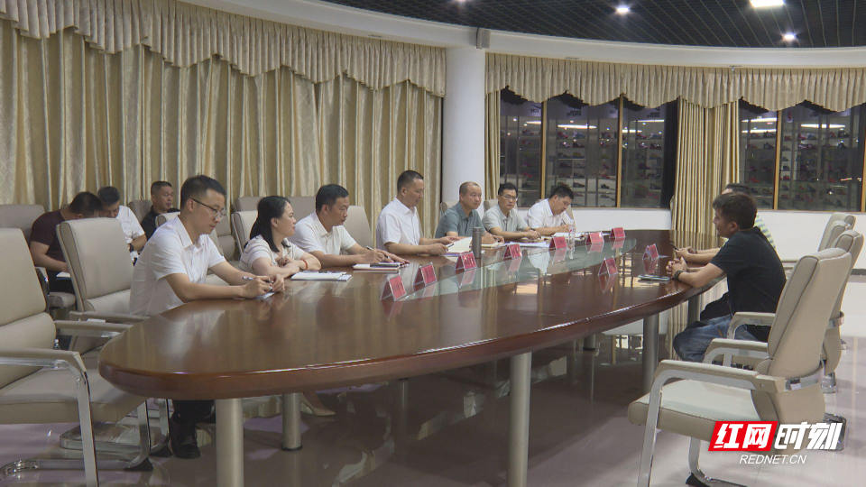 向子顺夜访企业-1.jpg 向子顺夜访企业-1.jpg