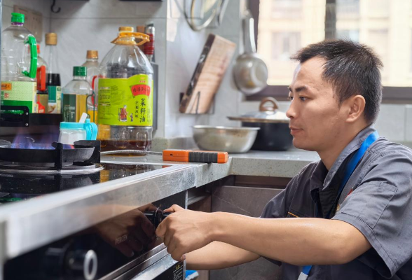 “润燃暖杨”杨果：从灶台掌勺人，到万家守灶人