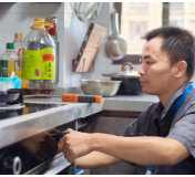 “润燃暖杨”杨果：从灶台掌勺人，到万家守灶人