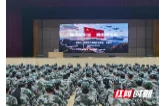 青春铸国防 益阳职院2600余名新生同上国防教育课