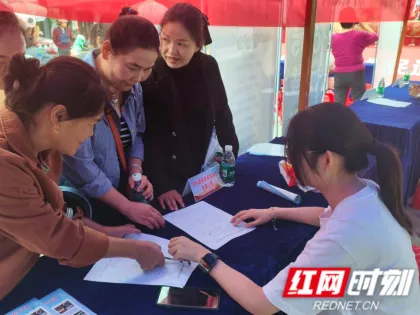 秋风送岗暖民心 就业托底稳民生——慈利县高桥镇举办2026年专场招聘会