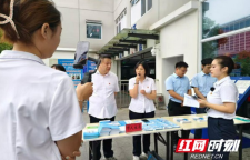 线下摆摊答疑、线上直播解惑 吉首市这场政务公开宣传很“有料”