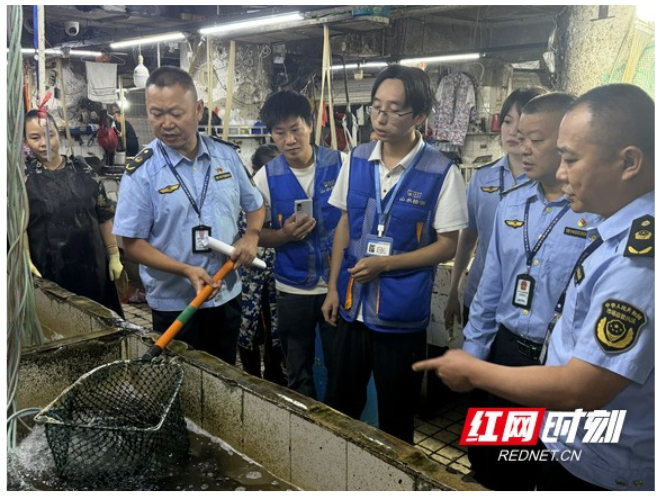 守护“双节”舌尖安全 湘西州开展节前食品安全检查暨“你点我检”活动
