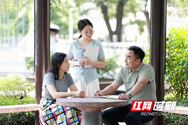师者接力，归校育人——看株洲市四中三代师徒的传承之路