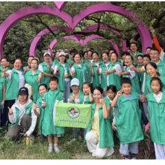 长沙市青山绿水环境保护志愿者协会开展公益环境徒步活动