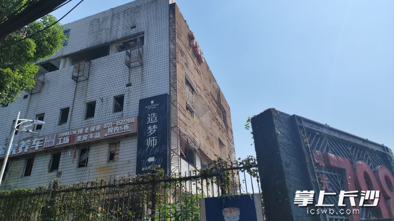 曾经的曙光798体育运动场馆正在拆除。
