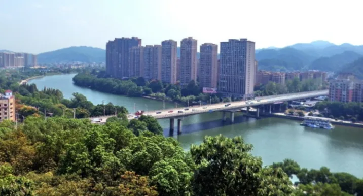 漫步浏阳河畔，赏一城山水烟火