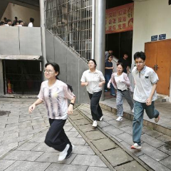 湘潭市第二中学举行消防疏散演练