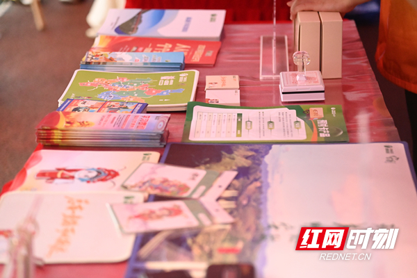 各类宣传物料整齐陈列。_副本.jpg