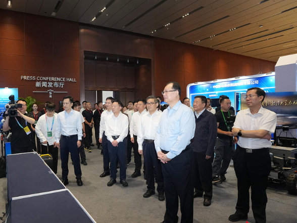 全省智能机器人产业发展大会举行 毛伟明讲话